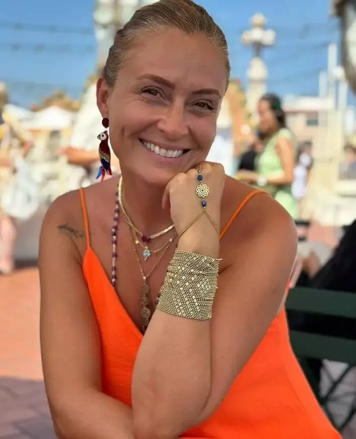 40-plus-yontemiyle-13-kilo-verdi-46lik-ceyda-duvenci-26sina-geri-dondu-gobegi-5-cm-incelten-formul-1710513847264.jpeg 46'lık Ceyda Düvenci 26'sına geri döndü! 40 plus yöntemiyle 13 kilo verdi! Göbeği 5 cm incelten formül...-2