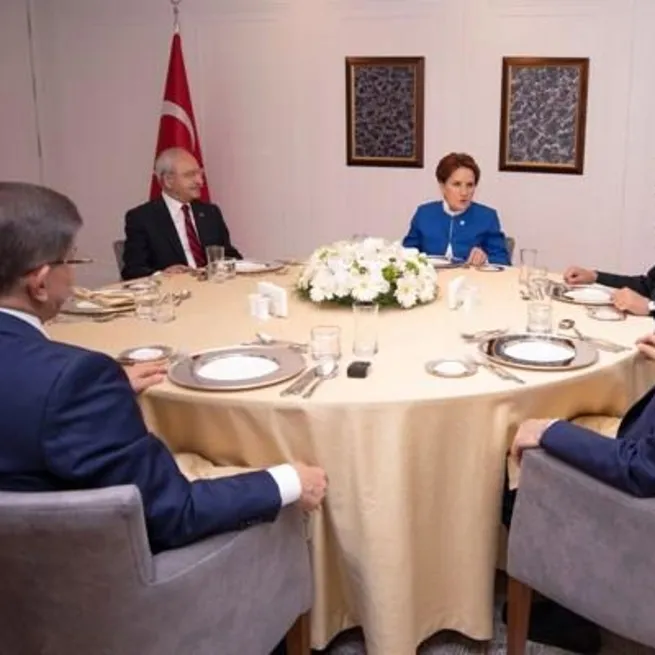 Seçime 18 gün kaldı 7li ve yandaşlarında umutlar rafa kalktı! Panik havası hakim... Öyle ki rakıya düştüler reklama bel bağladılar