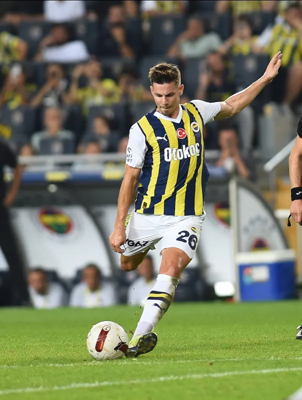 Fenerbahçe'de beklenen oluyor! 3 isim yolcu - 10