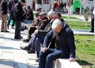 65 yaş üstüne hafta sonu sokağa çıkma izni yolda! Maske ve mesafe kuralına uyup yürüyüş yapabilecek