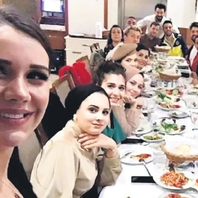 Güzel yemişler! Dilan Polat ile Engin Polat’ın 4 yıl önce çektirdiği bir fotoğraf gündemi salladı