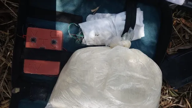 Son dakika: Bakan Soylu açıkladı: Mardin'de büyükşehirlerimize gönderilmek üzere hazırlanan patlayıcı ele geçirildi-1