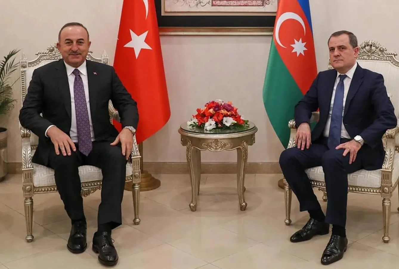 Bakan Çavuşoğlu, Azeri mevkidaşı ile görüştü