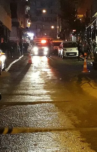 Fatih'te bir polis iş yeri güvenlik görevlisini bacağından vurdu