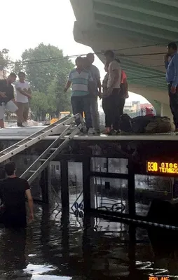 İstanbul'da vatandaşlar mahsur kaldı