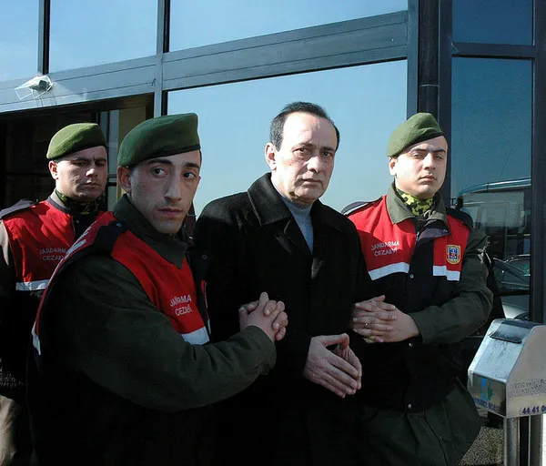 alaattin-cakici-son-dakika-hapse-mi-girecek-alaattin-cakici-kimdir-kac-yasinda-nereli-1602335506841.jpg Alaattin Çakıcı son dakika hapse mi girecek? Alaattin Çakıcı kimdir, kaç yaşında, nereli?-3