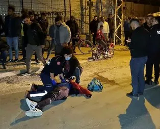 Adana’da motosikletle seyir halinde giden gençlere silahlı saldırı!