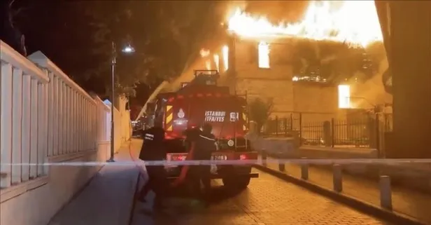 Zeytinburnu’nda tarihi fırın alevlere teslim oldu!