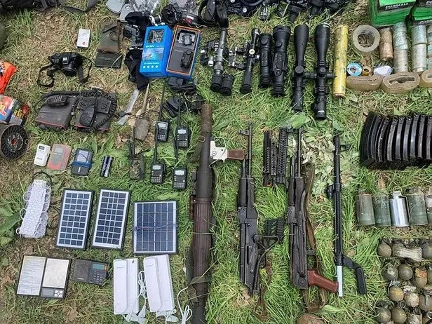 MSB son dakika duyurdu: Teröristlere ait olan mağarada onlarca mühimmat ele geçirildi-3