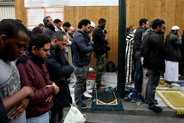 Fransız vekillerden Müslümanlara engelleme-2