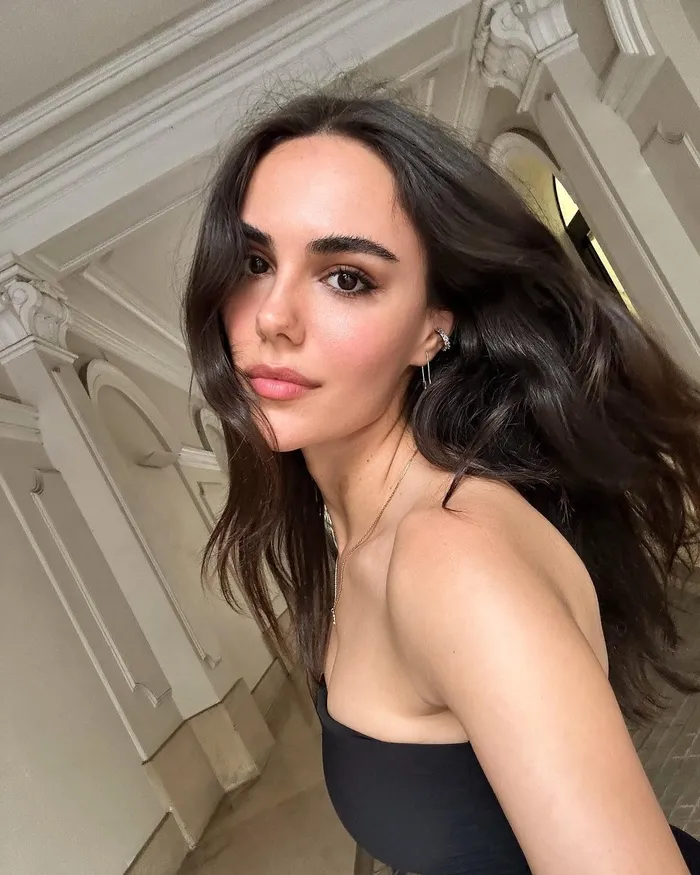 uc-kiz-kardesin-turkani-ozgu-kayayi-dogal-guzel-sanan-fena-yanildi-estetiksiz-halini-gorenler-kucuk-dilini-yut-1700574464348.jpg Üç Kız Kardeş'in Türkan'ı Özgü Kaya’yı doğal güzel sanan fena yanıldı! Estetiksiz halini görenler küçük dilini yuttu: Sende mi Özgü?-4