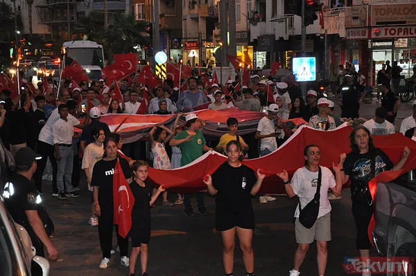 Türkiye 15 Temmuz Demokrasi ve Milli Birlik Günü'nde nöbette! - 16