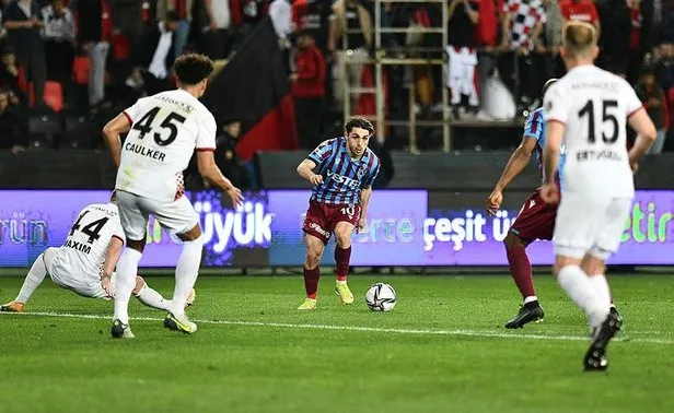 gaziantep-fk-trabzonspor-macinda-tartismali-pozisyon-erman-toroglundan-kirmizi-kart-yorumu-1649539971291.jpeg