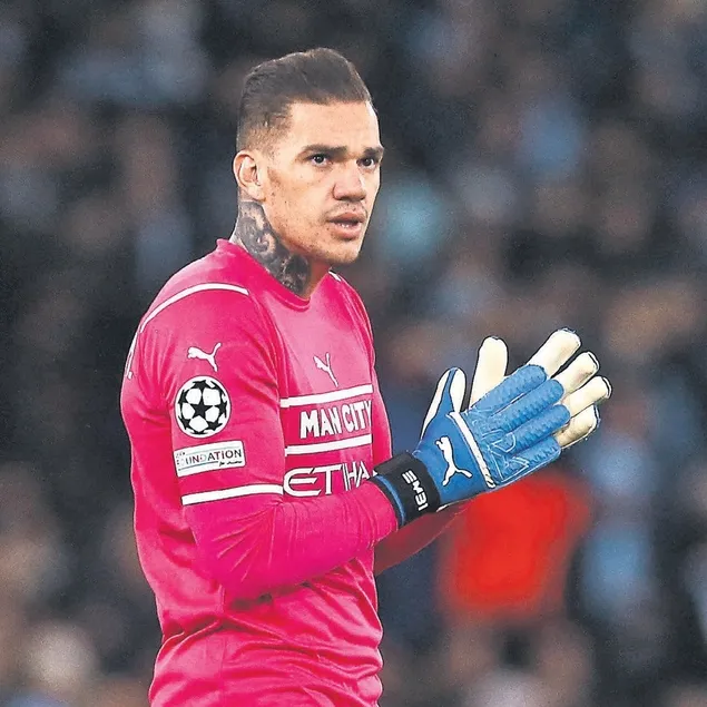Ederson gemileri yaktı