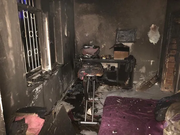 Ankara'da bir ev kül oldu! Kardeşini son anda kurtardı-7