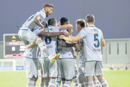 besiktas-kongolu-sol-bek-artur-masuakuyu-1-yilligina-kiraladi-1659483874988.jpeg Beşiktaş Kongolu sol bek Artur Masuaku'yu 1 yıllığına kiraladı!-10