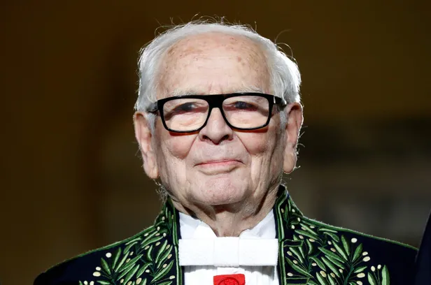 pierre-cardin-kimdir-pierre-cardin-neden-oldu-iste-hayatina-dair-bilgiler-1609244568629.jpg