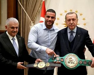 Cumhurbaşkanı Erdoğan, dünya şampiyonu boksörü kabul etti