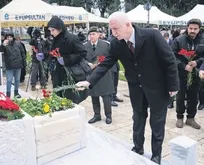 Mehmet Akif Ersoy vefatının 89’uncu yılında kabri başında dualarla anıldı!