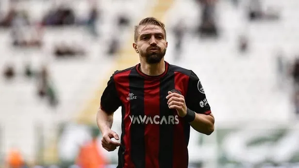 fatih-karagumruk-caner-erkin-ile-yollarini-ayirdi-1670167642281.jpeg Fatih Karagümrük, Caner Erkin ile yollarını ayırdı-2