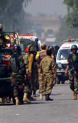 Pakistan'da çifte bombalı saldırı