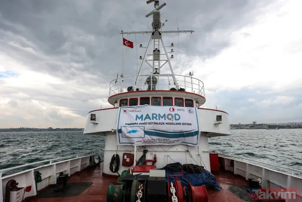 SON DAKİKA: A Haber Marmara Denizi'ndeki müsilajı (deniz salyası) araştıran ODTÜ gemisinde! 'Marmara 6-7 yılda biraz düzelebilir' - 26