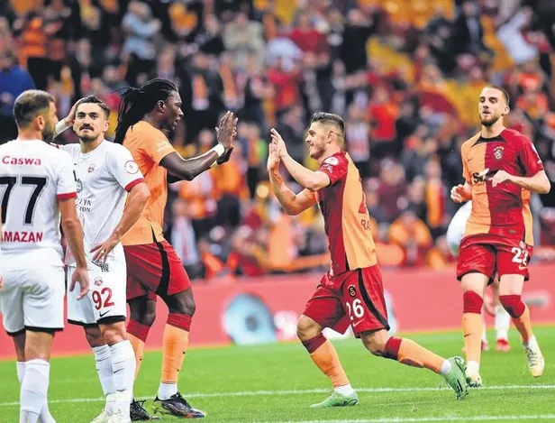 ligde-sikinti-ceken-galatasaray-ztkda-patladi-aslan-7-gol-atarak-uzerindeki-olu-topragini-savurdu-1666227278778.jpeg Ligde sıkıntı çeken Galatasaray ZTK'da patladı! Aslan 7 gol atarak üzerindeki ölü toprağını savurdu-6