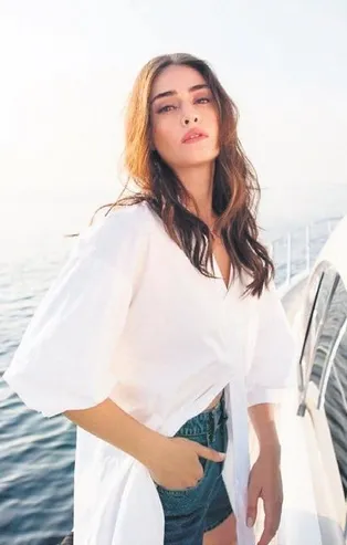 Diriliş Ertuğrul'un Halime Hatun'u Esra Bilgiç'e Pakistan'dan mesaj yağdı