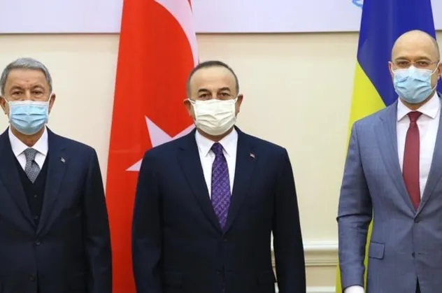 Milli Savunma Bakanı Akar ve Dışişleri Bakanı Çavuşoğlu'ndan Ukrayna ile kritik görüşme!