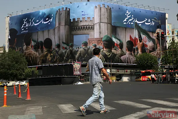 İran-İsrail arasın misilleme savaşı! Tahran sokaklarında “intikam” afişleri - 9