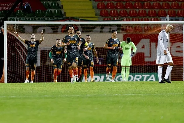 Beşiktaş'a karşı ilk galibiyet: Lider Aytemiz Alanyaspor'un evinde bileği bükülmüyor-5