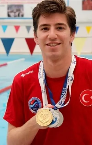 Milli sporcu Derin Toparlak CMAS Paletli Yüzme Büyükler Dünya Şampiyonası'nda altın madalya kazandı!