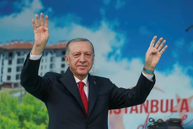 baskan-erdoganin-katildigi-torende-dikkat-ceken-pankart-seni-sultan-abdulhamid-hanin-yalnizligina-birakmayacag-1660930141257.jpeg Başkan Erdoğan'ın katıldığı törende dikkat çeken pankart: "Seni Sultan Abdülhamid Han'ın yalnızlığına bırakmayacağız"-2