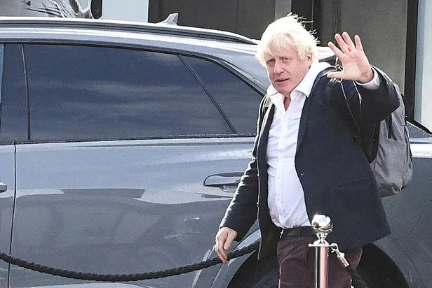 sky-newsta-yer-alan-habere-gore-ingilterede-boris-johnson-basbakanlik-yarisindan-cekildi-1666559865717.jpeg İngiltere'de Liz Truss'ın istifasının ardından Başbakanlık için sık sık adı konuşulan Boris Johnson yarıştan çekildi-3