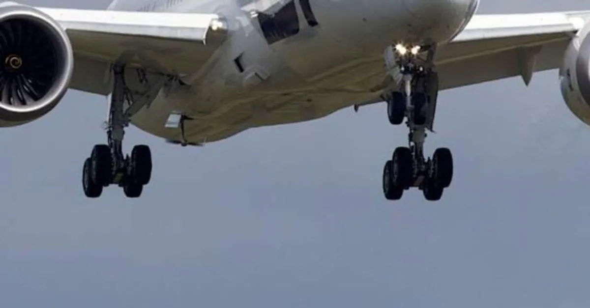 Ingiltere Yi Soke Eden Olay Ucagin Inis Takimindan Erkek Cesedi Londra Daki Bir Evin Bahcesine Dustu Takvim