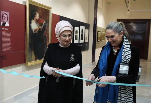 emine-erdogan-israil-cumhurbaskani-isaac-herzogun-esi-michal-herzogu-agirladi-1646895041522.jpg Emine Erdoğan İsrail Cumhurbaşkanı Isaac Herzog’un eşi Michal Herzog'u ağırladı-3