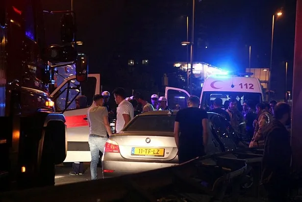 Hollanda'dan tatile gelen ailenin içinde bulunduğu araç kaza yaptı: 4 yaralı-1