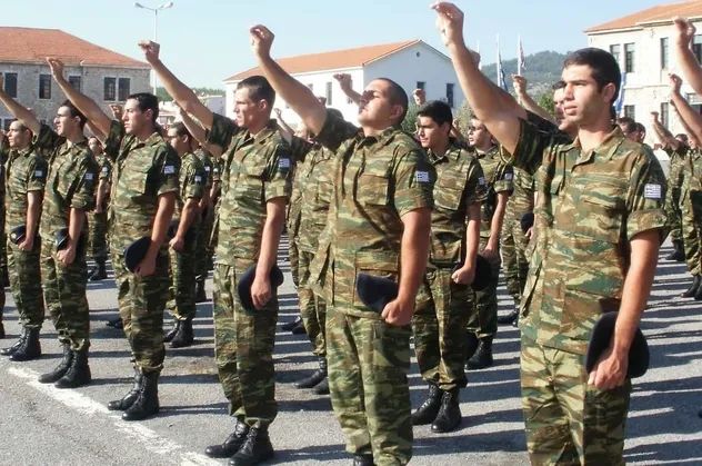 Yunanistan'da büyük panik! Askerlik süresi 9 aydan 12 aya çıkacak