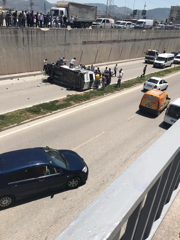 son-dakika-hatayda-minibus-alt-gecide-dustu-3-jandarma-yaralandi-1622039354889.jpg SON DAKİKA: Hatay'da minibüs alt geçide düştü! 3 jandarma yaralandı-3