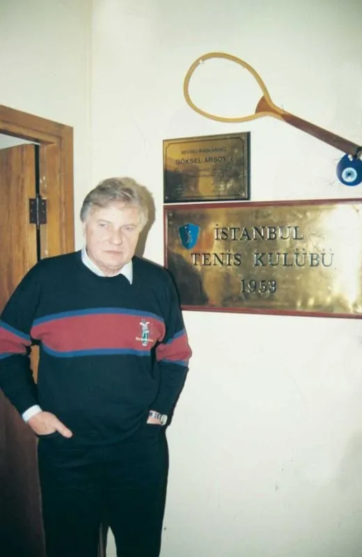 1791206373602.jpeg Türk sinemasının efsanesi Göksel Arsoy yaşama veda etti! Pilot olmak isterken havalimanında keşfedilmişti: Filmleri aratmayan hayat hikayesi-10