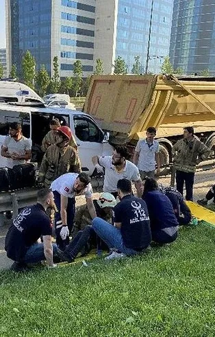 Son dakika: Şile yolunda işçileri taşıyan minibüs emniyet şeridinde duran hafriyat kamyonuna arkadan çarptı: 11 yaralı