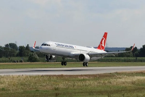 Son dakika! Yeni Havalimanı'na ilk yolcu uçağı indi!-2