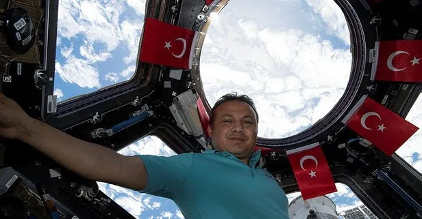 Türkiye'nin ilk astronotu Alper Gezeravcı gözlemevini Türk bayraklarıyla donattı
