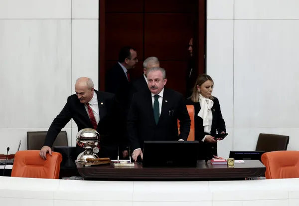 son-dakika-chp-lideri-kilicdaroglunun-skandal-gazi-meclis-aciklamasi-tbmm-baskani-sentop-buyuk-bir-saygisizlik-1670319542860.jpg Son dakika: CHP lideri Kılıçdaroğlu'nun skandal "Gazi Meclis" açıklaması! TBMM Başkanı Şentop: Büyük bir saygısızlık-5