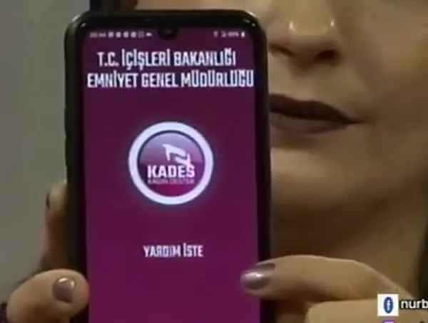 trabzonda-yerel-kanalda-kades-uygulamasi-test-edilince-polisler-3-dakikada-studyoya-geldi-1608712836118.jpg Trabzon'da yerel kanalda KADES uygulaması test edilince polisler 3 dakikada stüdyoya geldi-4