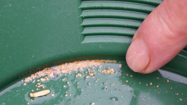 haftada-7-bin-500-tl-kazaniyorlar-burasi-turkiye-buz-gibi-derede-altin-avi-1647177457661.jpg Haftada 7 bin 500 TL kazanıyorlar! Burası Türkiye: Buz gibi derede altın avı...-5