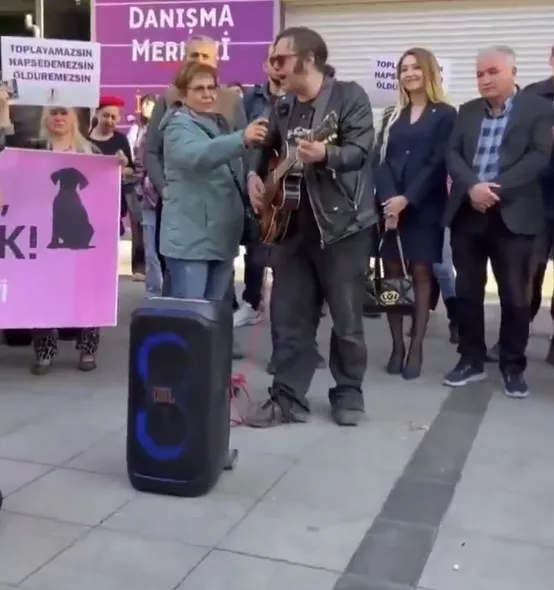 1791384706115.jpeg Çankaya'da sokak köpekleri provokasyonu: "Havla" diye bağırıp mama serptiler-3