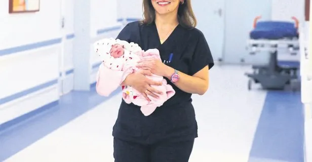 29 yıldır annelerin kucağına ‘mutluluk’ bırakan ebe Nuray’ın 10 bin çocuğu var!
