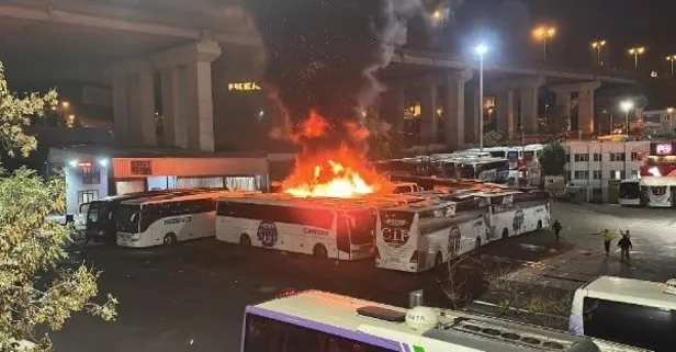 15 Temmuz Demokrasi Otogarı’nda panik! Yolcu otobüsü alev alev yandı