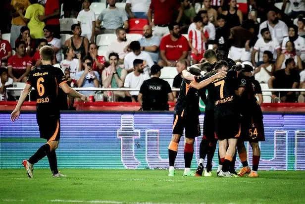 galatasaray-ilk-macinda-antalyayi-son-dakikada-avladi-1659911273166.jpeg Galatasaray ilk maçında Antalya'yı son dakikada avladı-5